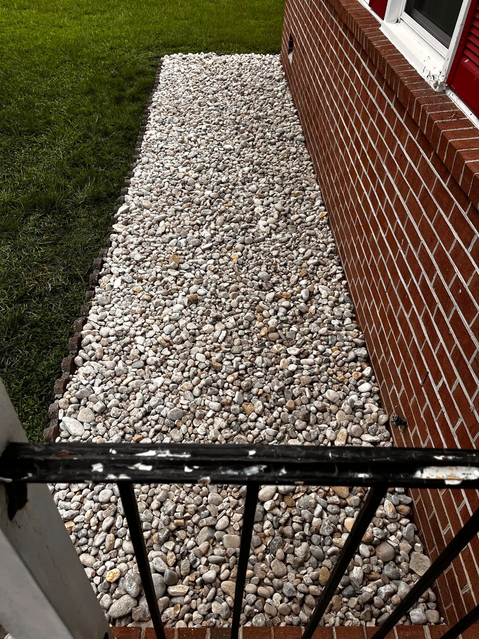 Decorative gravel along the side of a brick home